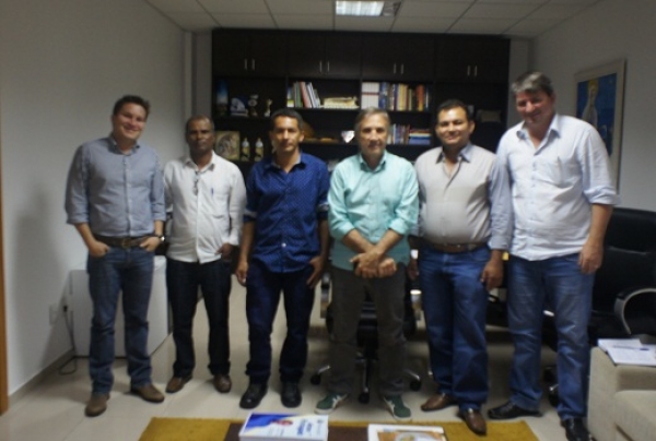 Aripuanã: Vice Prefeito, secretário e vereadores se reúnem com deputado Eliene
