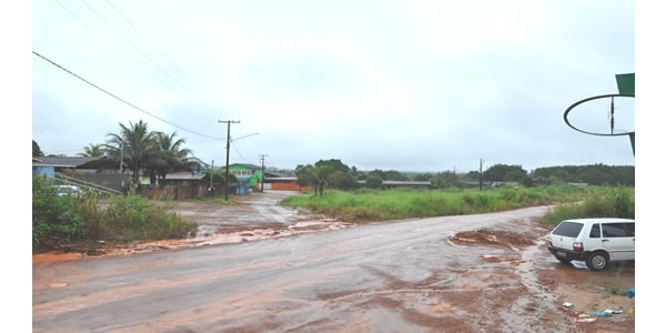Presidente Ver. Jonas Canarinho reivindica a construção da Praça na entrada do Bairro Vila Operaria.