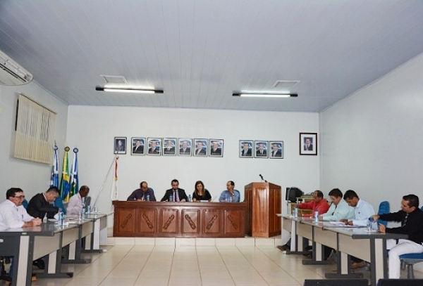 Câmara de Aripuanã aprova projeto que autoriza compra de caminhão de lixo