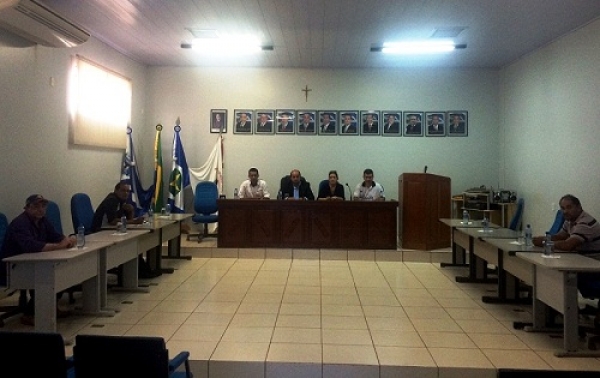 Câmara de Aripuanã adia votação de projetos por falta de quórum