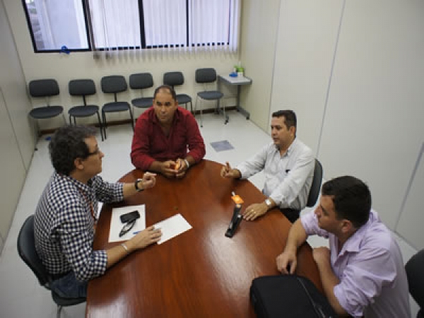 Câmara Municipal através do Presidente Ver.Jonas Canarinho(PR) juntamente com vereador Ceara(PP) solicitou  a empresa OI instalação de um Telefone Publico(TP) Milagrosa