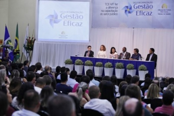 Programa Gestão Eficaz capacita servidores de 18 municípios da região de Juína