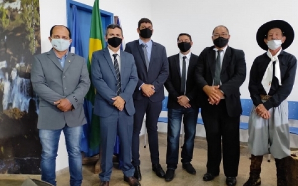 Vereadores eleitos tomam posse, e Luiz Leandro assume a presidência da Câmara em Aripuanã