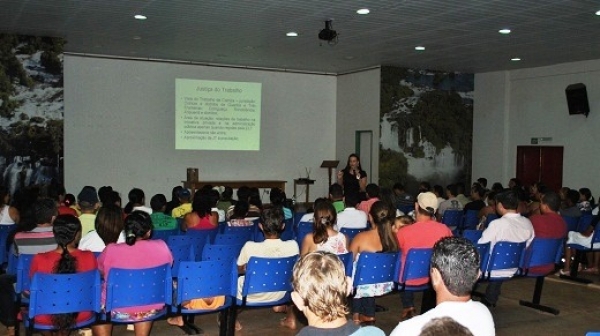 População participa de palestra ministrada pela Justiça do Trabalho em Aripuanã