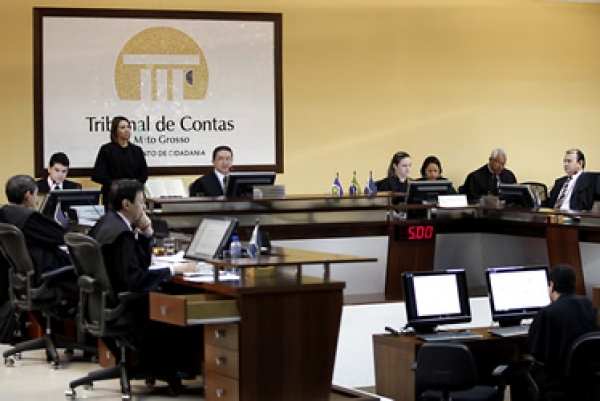Resolução de Consulta do TCE/MT julga procedente férias e 13º salário aos vereadores