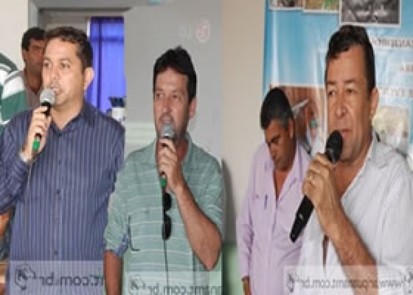 O Presidente da câmara Jonas Canarinho e os Vereadores Sargento Silva, Tadeu do Indea parabenizam o Prefeito Carlos Roberto Torremocha