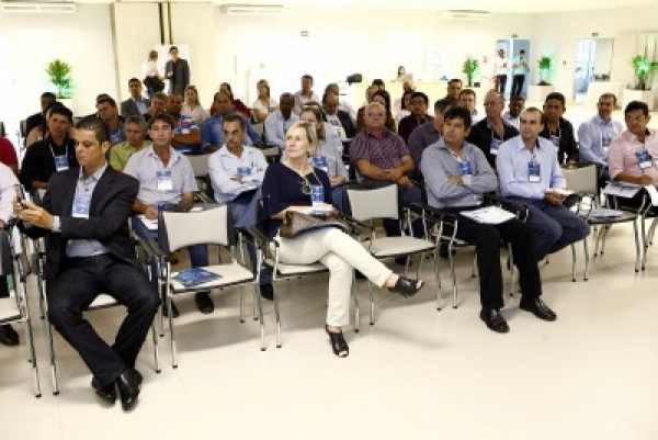 Vereadores enfrentam estradas ruins e chuva para receber capacitação do TCE-MT