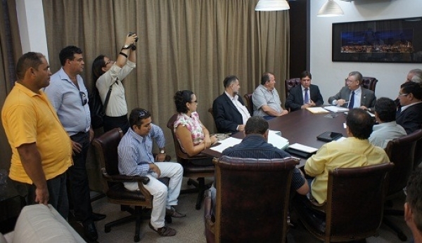 Vereadores de Aripuanã participam de reunião sobre legalização de áreas para extração de minério