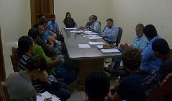 Proprietários do Setor de oficinas mecânica se reúne, com a equipe técnica do plano diretor e Vereadora Seluir na Câmara municipal