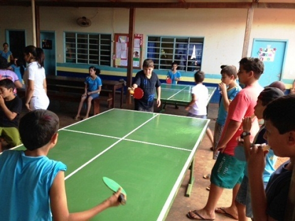Secretaria Municipal de Educação e Cultura entrega mesas de ping pong para escola do campo em Aripuanã