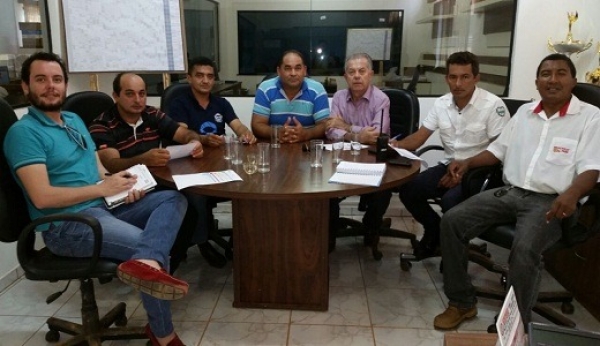 Comitiva de Aripuanã visita frigorífico de peixes em Sorriso